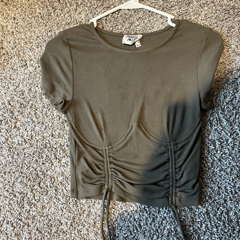 Princess Polly army green cropped short sleeve, size 6!